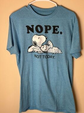 Peanuts Medium Light Blue Graphic, Relaxed  Crewneck Tee - Large Humorous Logo